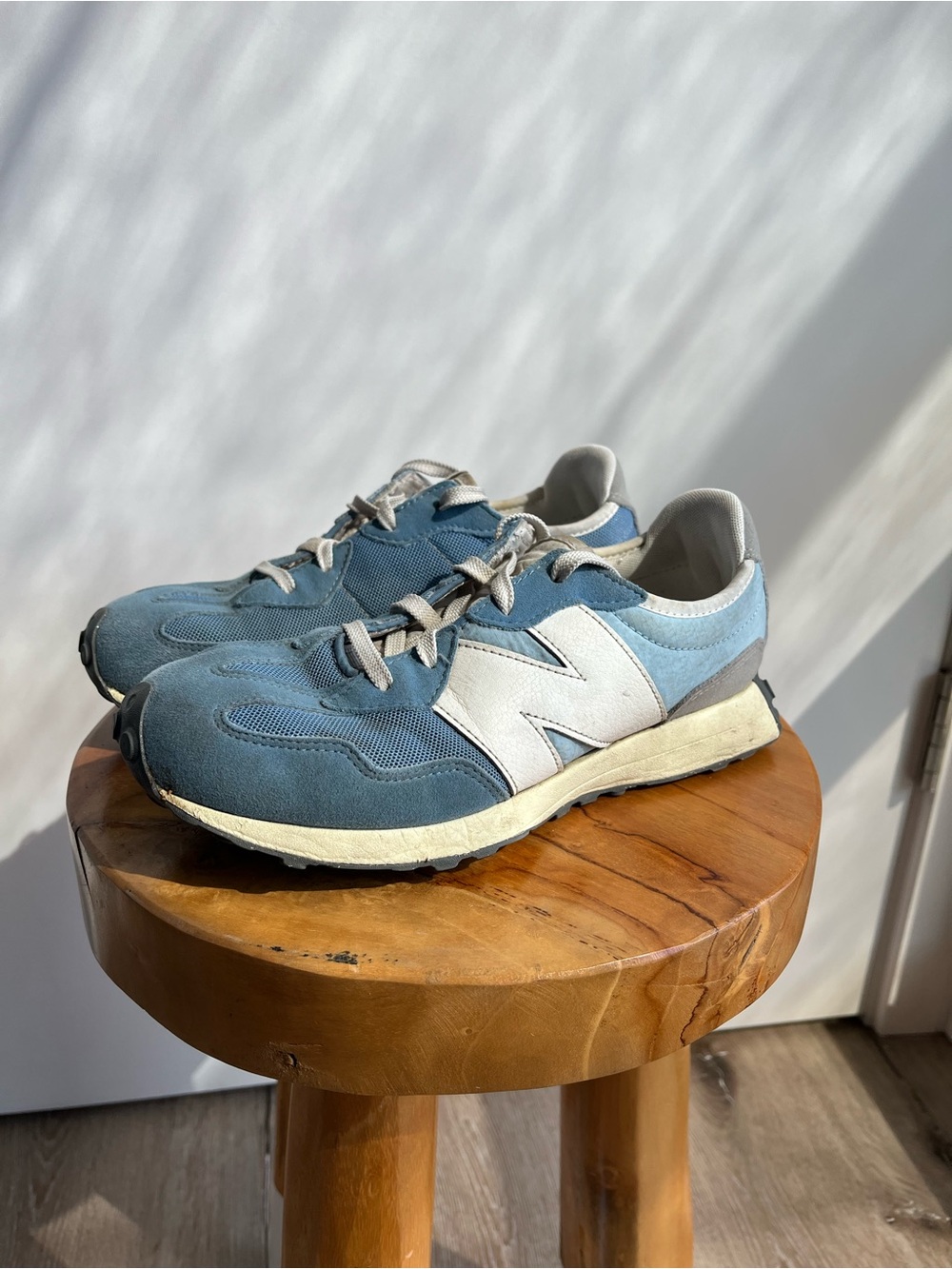New Balance 327 Women’s 8D / Men’s 6.5